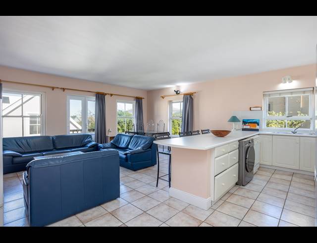 3 BEDROOM APARTMENT TO LET IN HOUT BAY CENTRAL